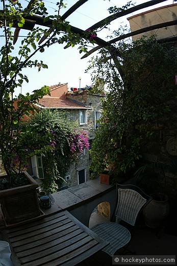 Lorenzo's House, Poggi